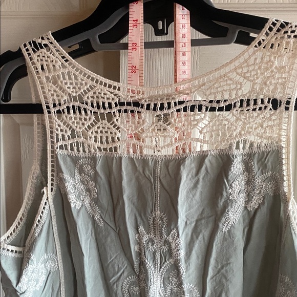 Ultra Pink NWT Soft Green & Cream Crochet Scoop Neck 100% Rayon Blouse Large - Picture 5 of 11